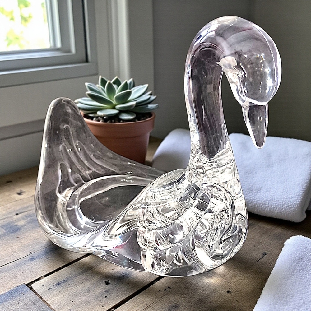 Vintage Lucite Swan Towel Holder Clear Acrylic‎ Guest Washcloth 80s MCM Graceful